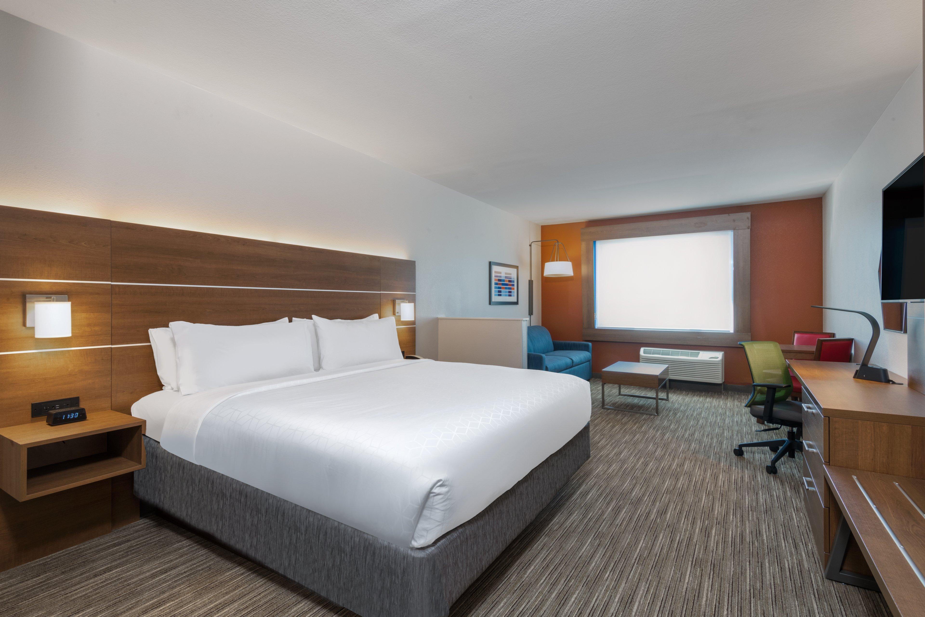 SUITE, KING BED, ACCESSIBLE