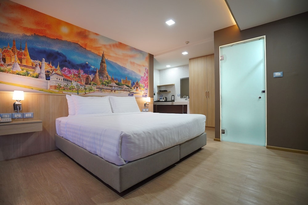 THE QUBE FIFTY HOTEL 16/50
