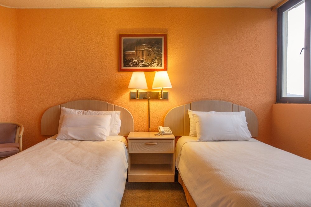 Stanford Suites 7/69