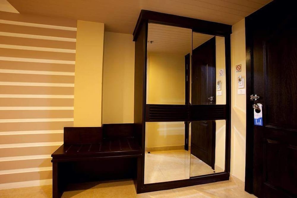 J & Y Lodge Hotel photo3