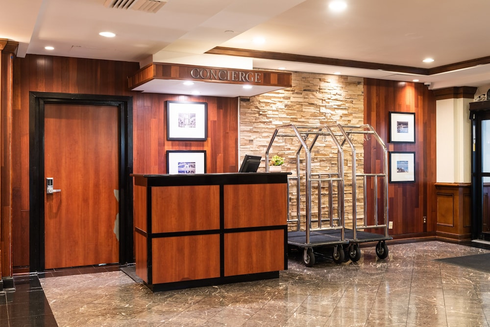 Lobby at Crowne Plaza Newark Airport, ELIZABETH - NJ