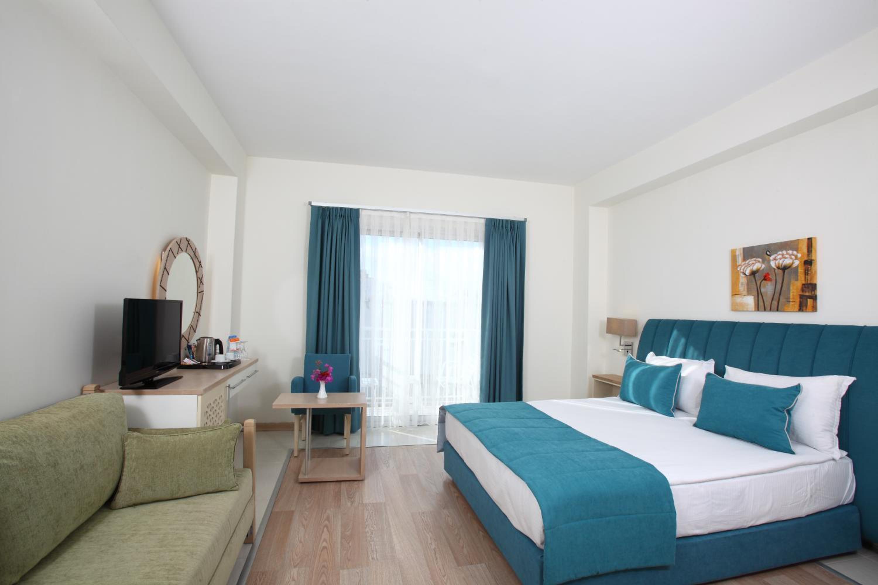 ROOM, TRIPLE