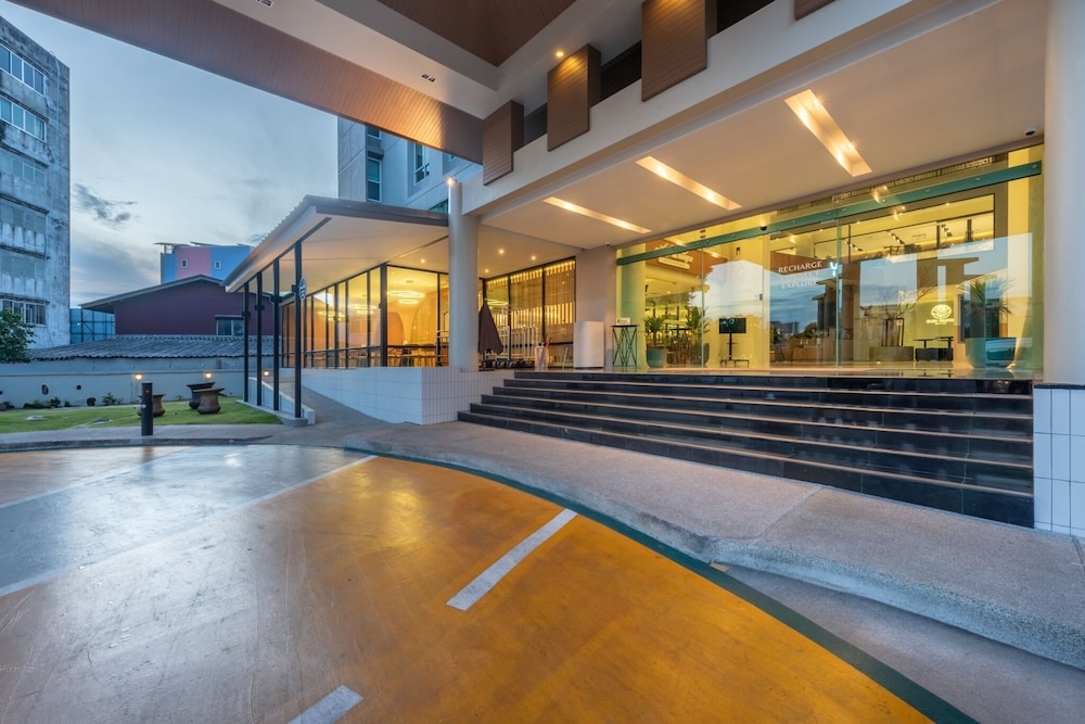 Buri Sriphu Hotel 63/66