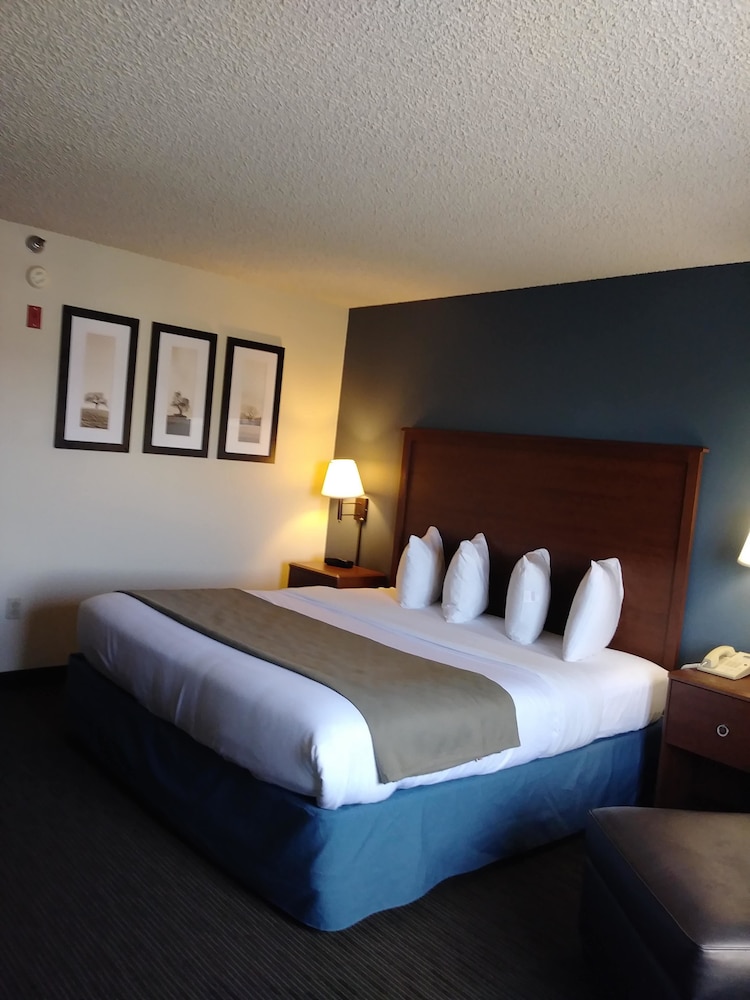 AmericInn by Wyndham Windsor Ft. Collins 10/62