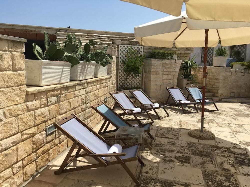S. Martin Hotel 24/50