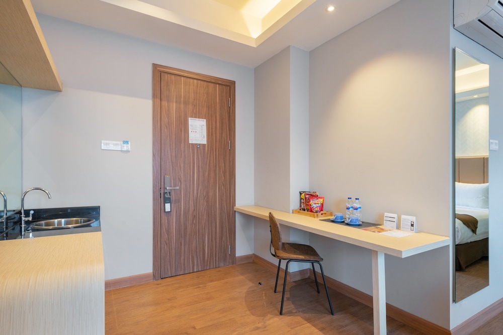 Luminor Hotel Airport Sidoarjo By WH, Best Choice and Strategic Location with a Rooftop area in Town 33/38