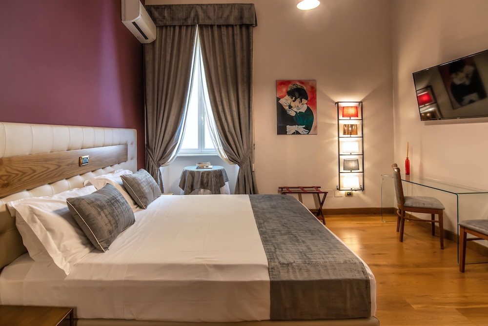 NAKISSA INN 20/76