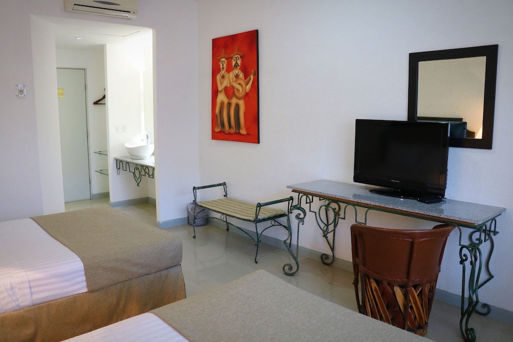 Hotel Zar Colima 42/48