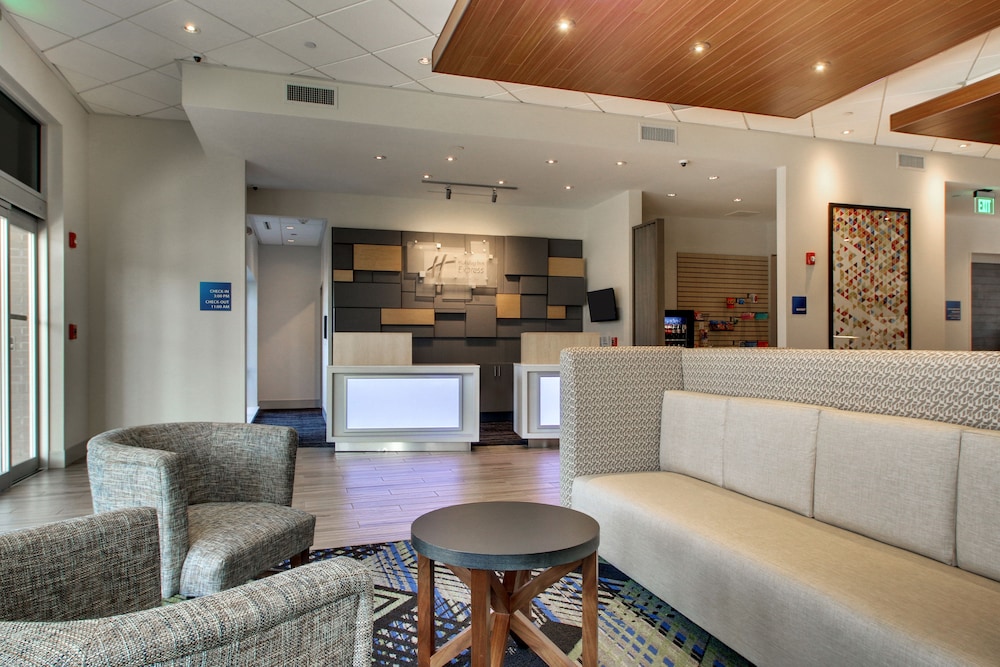 Holiday Inn Express Suites Charleston Ne Mt Pleasant Us17 8/40