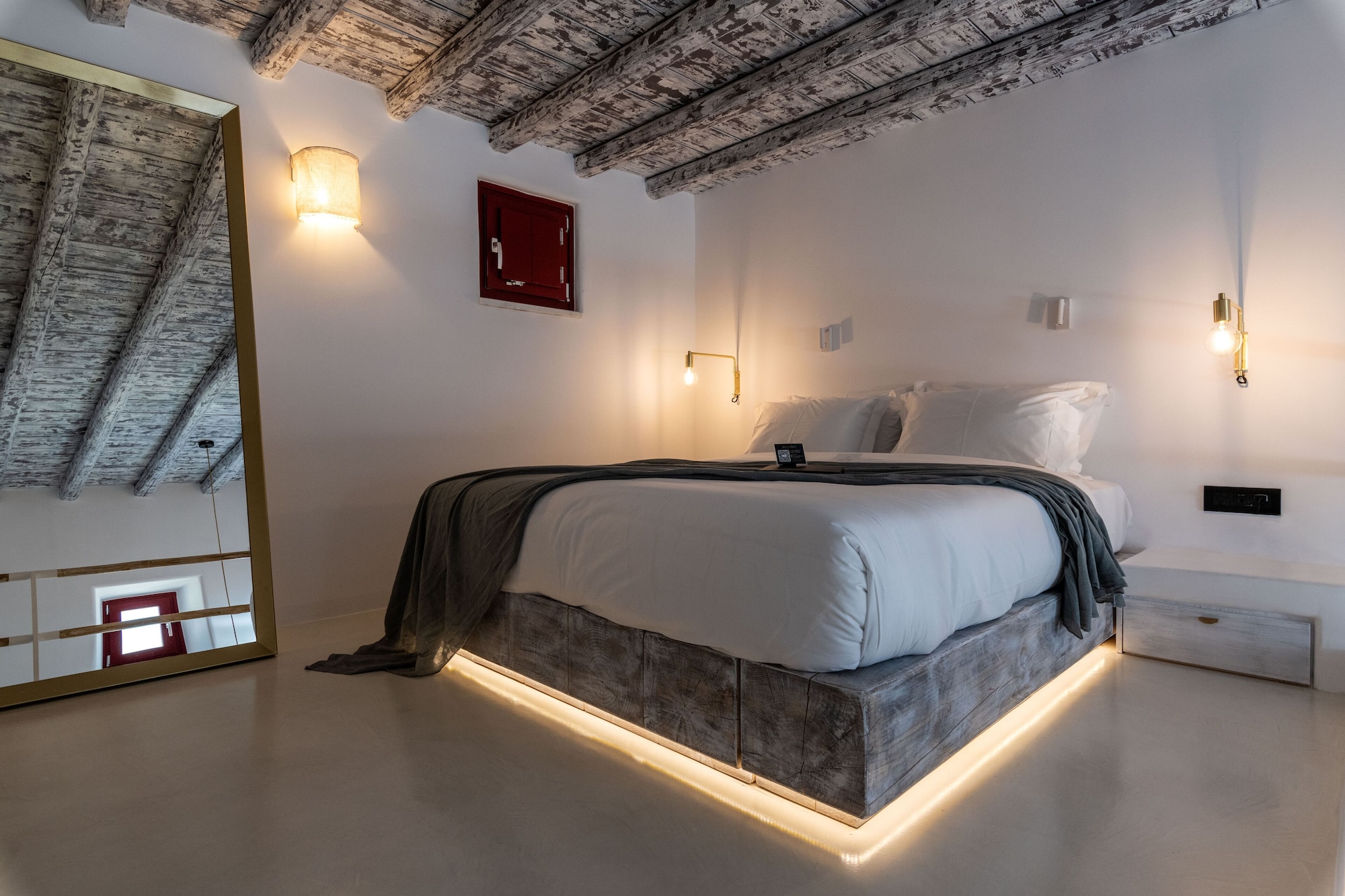 SUITE, QUEEN BED, SEA VIEW
