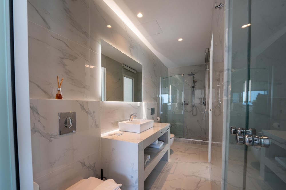 Arcs Boutique Villa Hotel 76/77