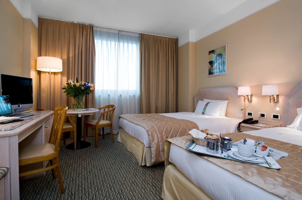 HOLIDAY INN NAPLES 18/78