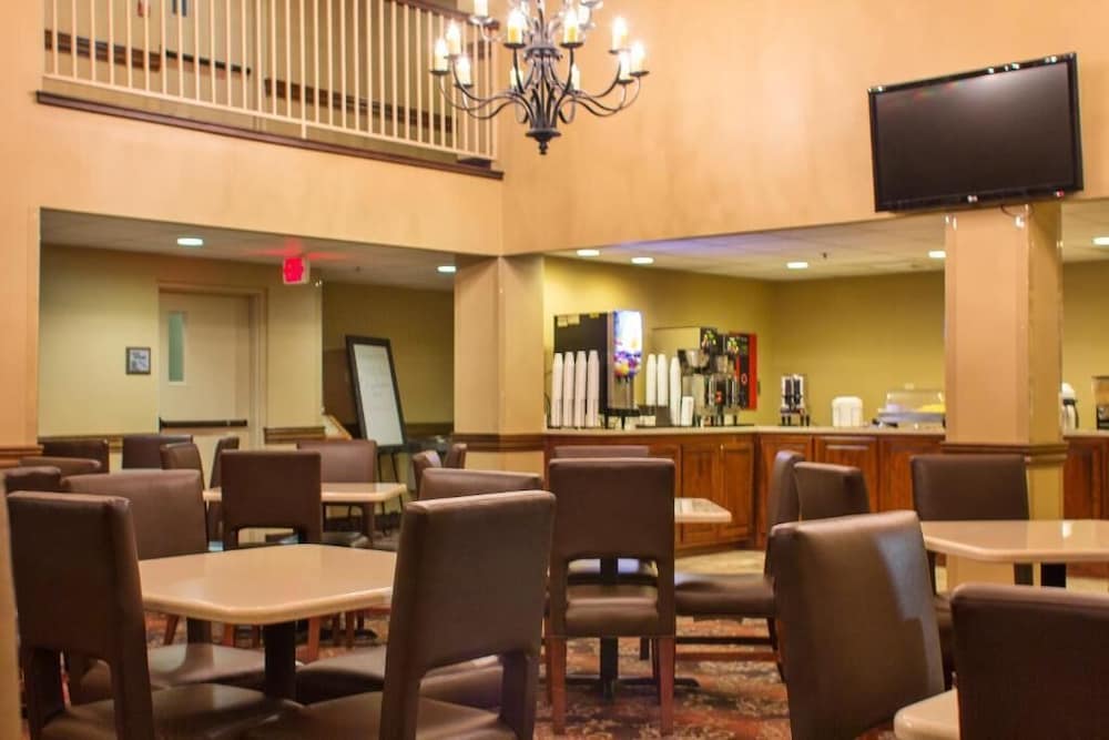 Grand Oaks Hotel 46/61
