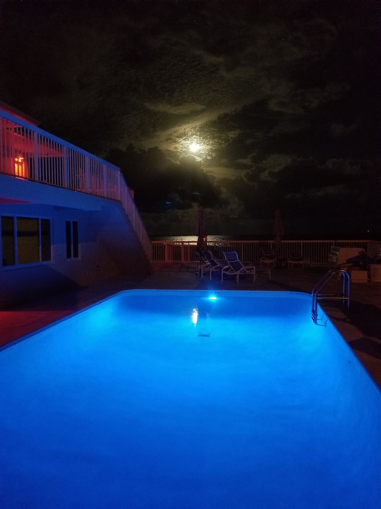 Le Cabanon Motel 25/50