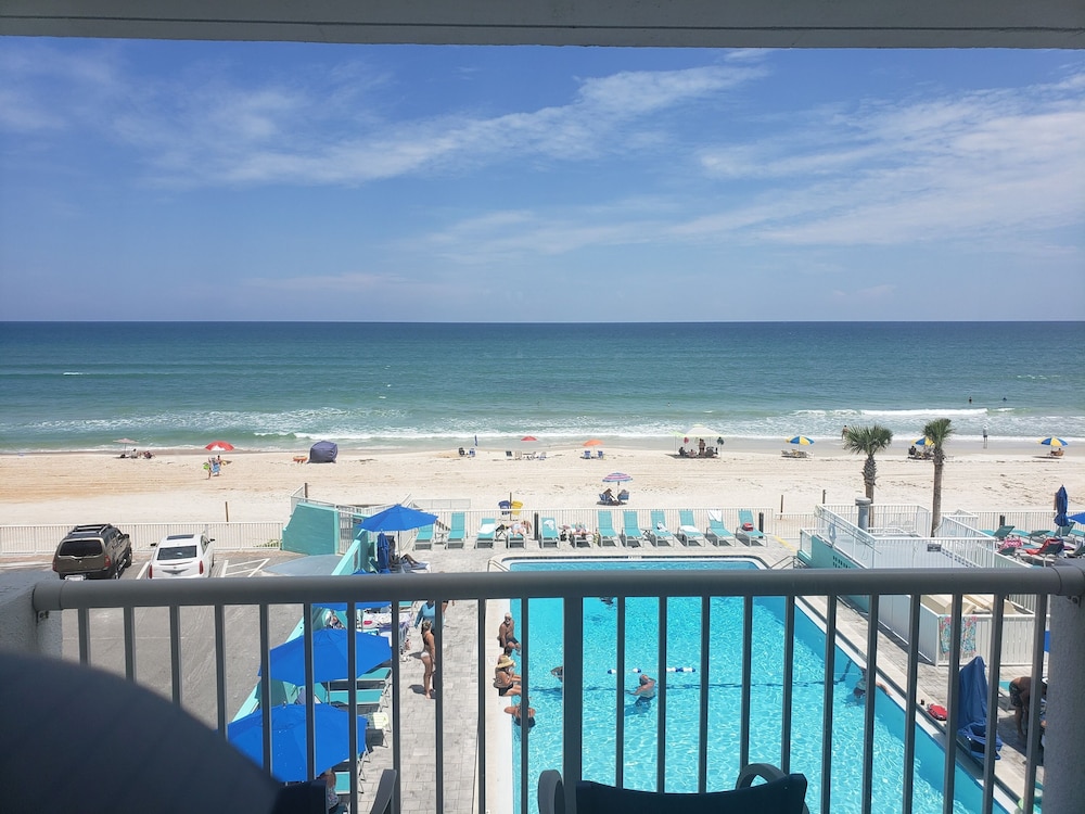 The Maverick Resort 44/50