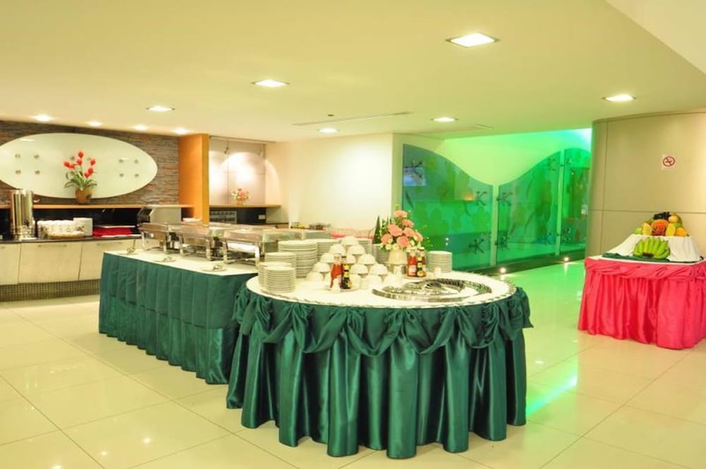 MAYFLOWER GRANDE HOTEL HAT YAI 24/37