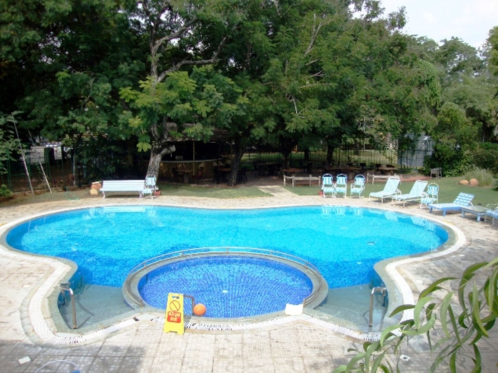 Fortune Pandiyan Hotel 46/50