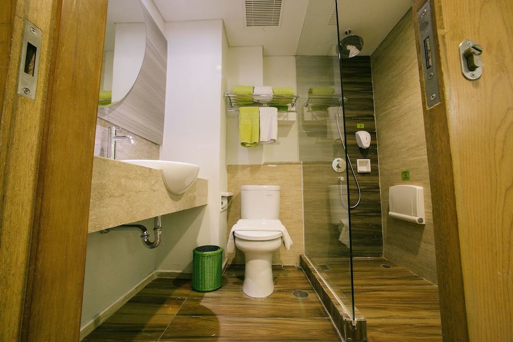 Maxonehotels At Dharmahusada Surabaya 31/32