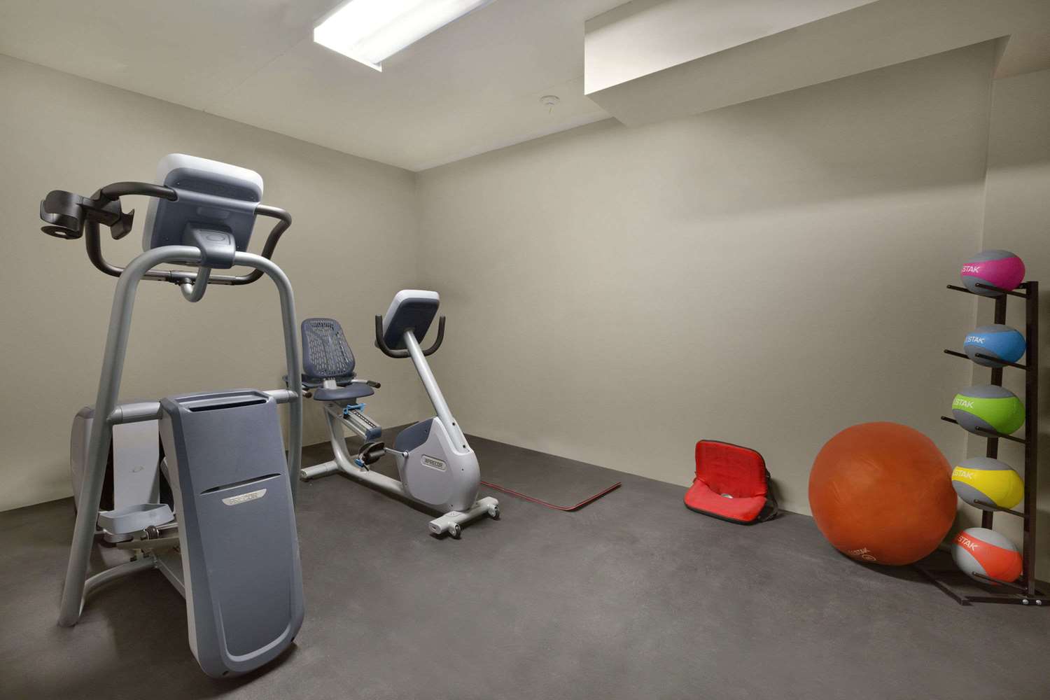 Days Inn by Wyndham Stouffville 13/28