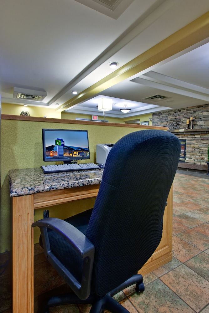 Holiday Inn Express Dryden 49/57