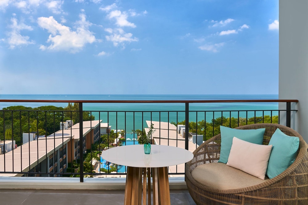 Renaissance Pattaya Resort Spa 6/74