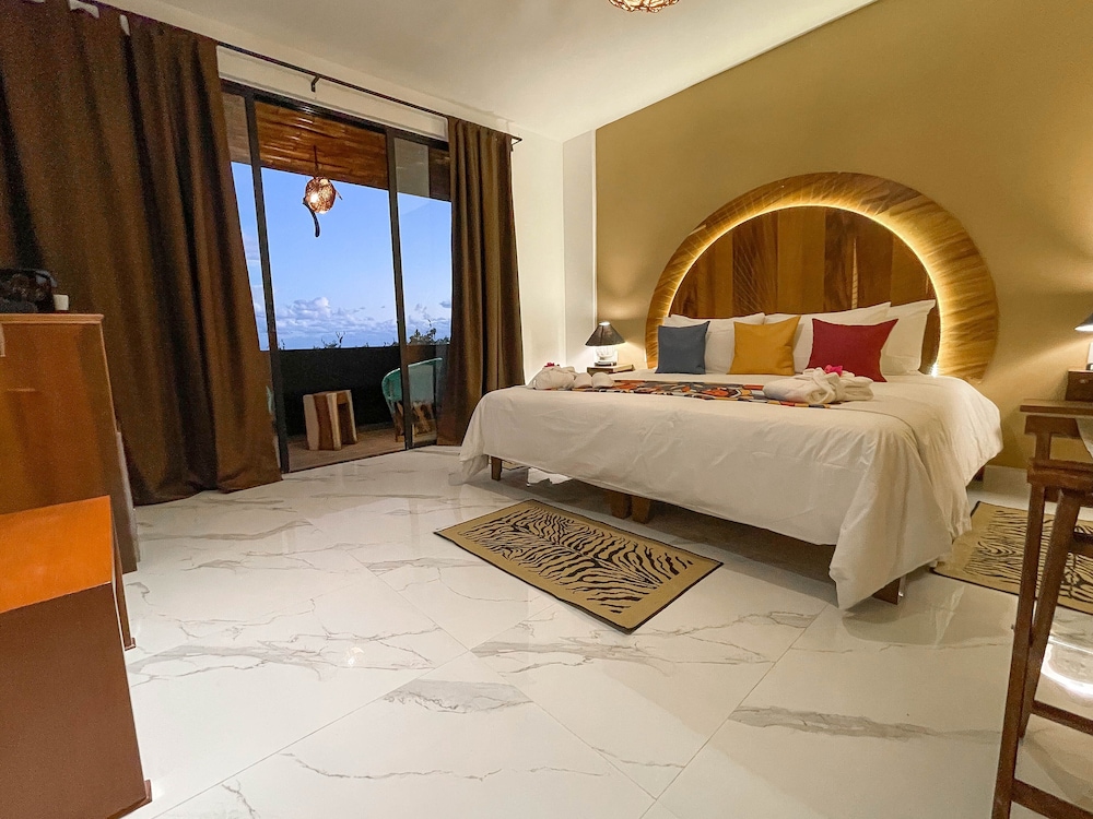 LUXURY, PARTIAL OCEAN VIEW