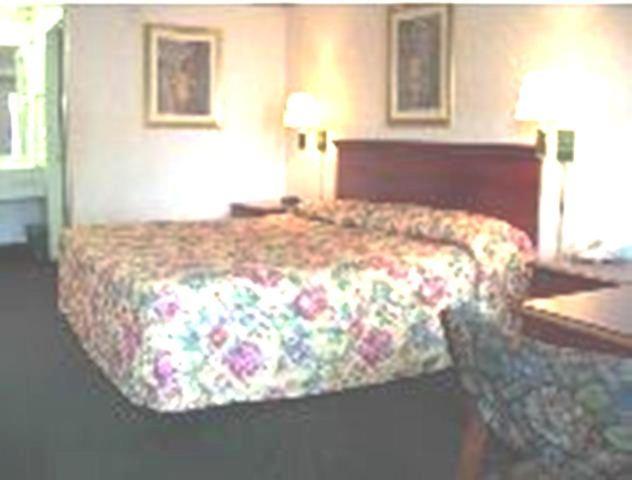 غرفة بسرير كينج، America's Best Inn Georgia, GA 2/4