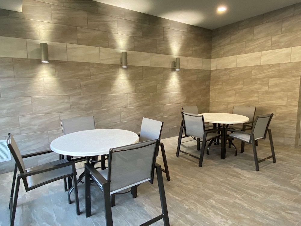 Executive Residency Antioch Inn 36/43