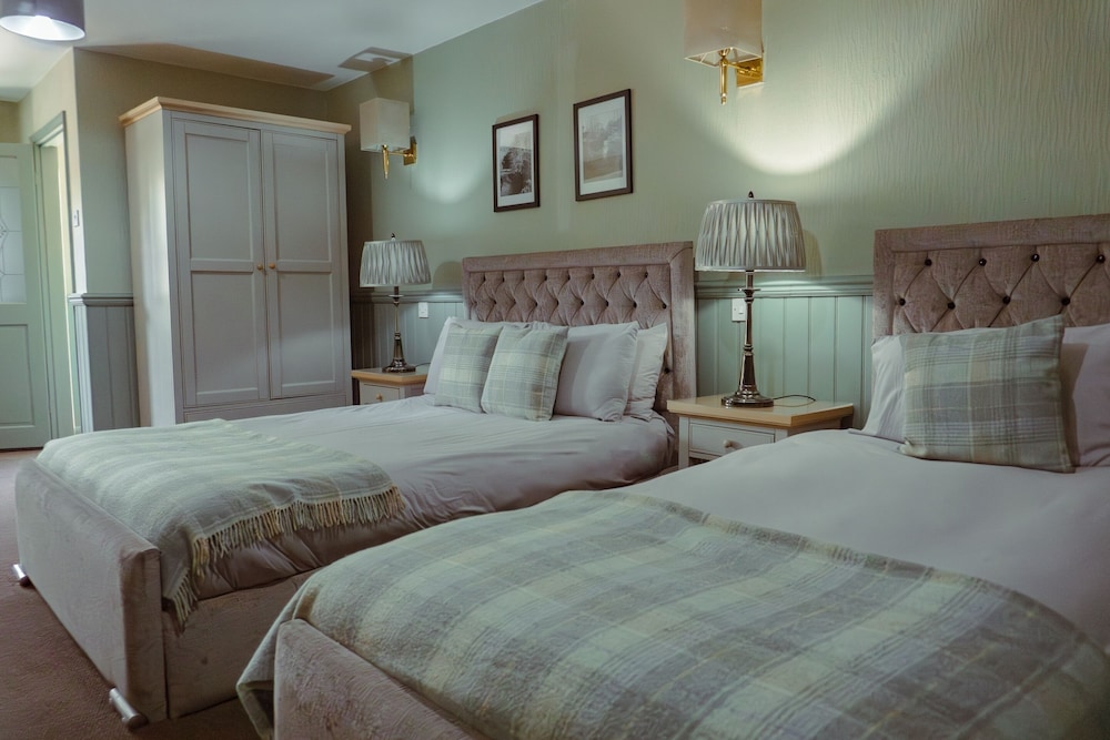 White Lion Hotel 10/50
