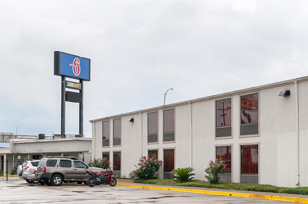 Motel6 New Orleans, LA - Near Downtown 24/30