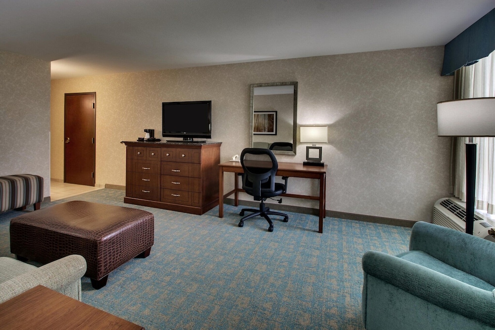 Sonesta Essential Houston Hobby Airport 33/49