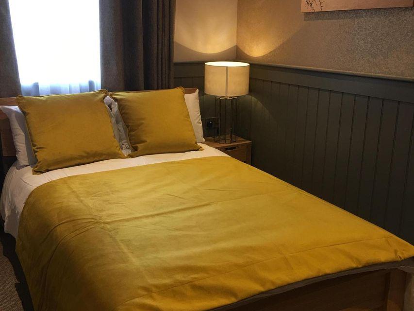 SUPERIOR, SUITE, NO WINDOW