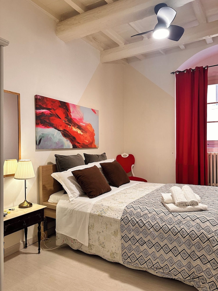 BASIC, DOUBLE BED, EXTERNAL BATHROOM