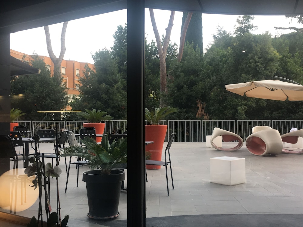 Black Hotel Rome 48/60
