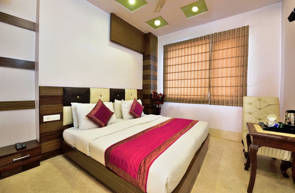 Hotel Taksh Inn 9/16