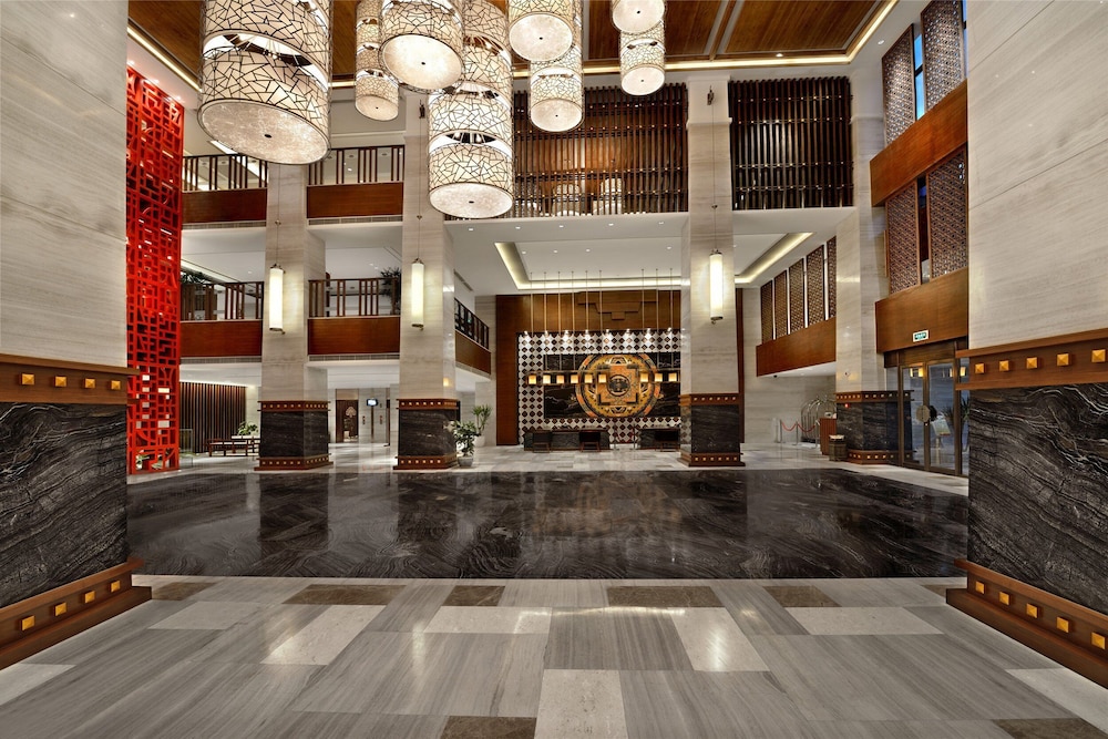 Crowne Plaza Yading 63/81