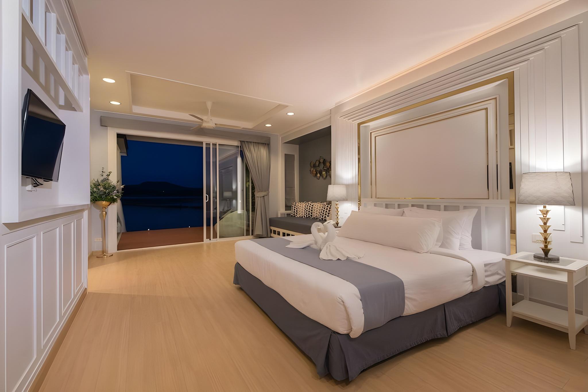 Island, Suite, King Bed, Hot Tub