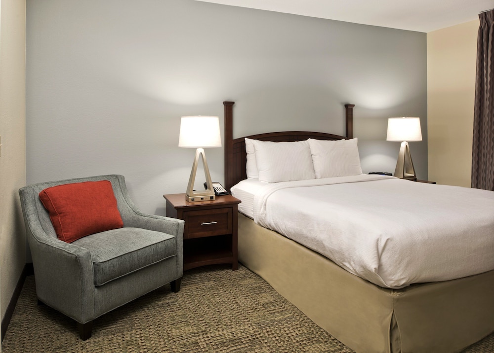 Staybridge Suites Charlotte Ballantyne 14/70