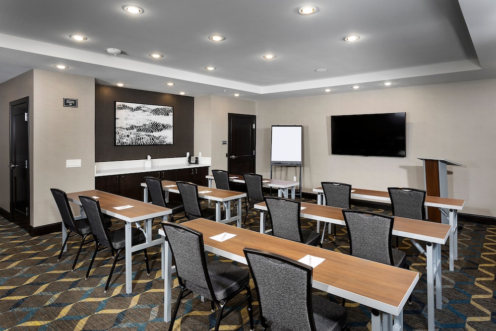 Residence Inn Milwaukee Brookfield 40/50