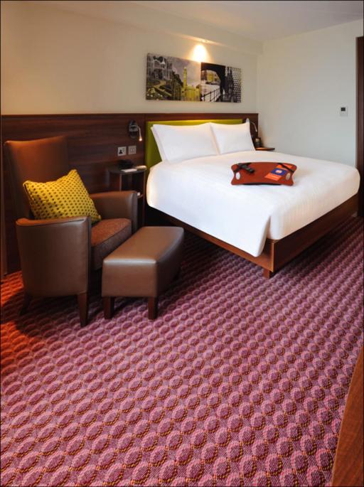 PREMIUM, QUEEN BED
