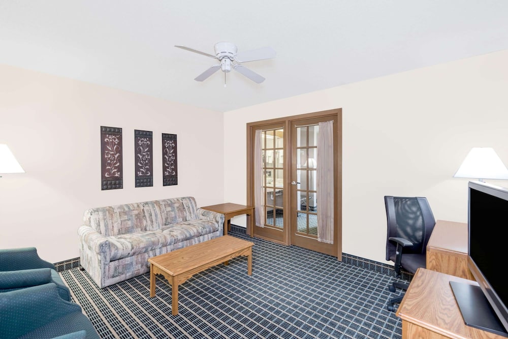 Baymont by Wyndham Marshalltown 19/26