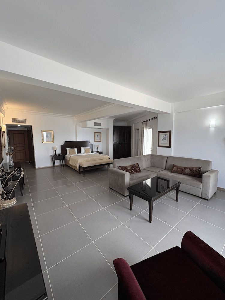 ADA BEACH HOTEL 30/50