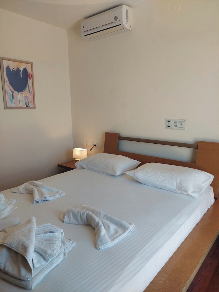 Aptera Beach 12/46