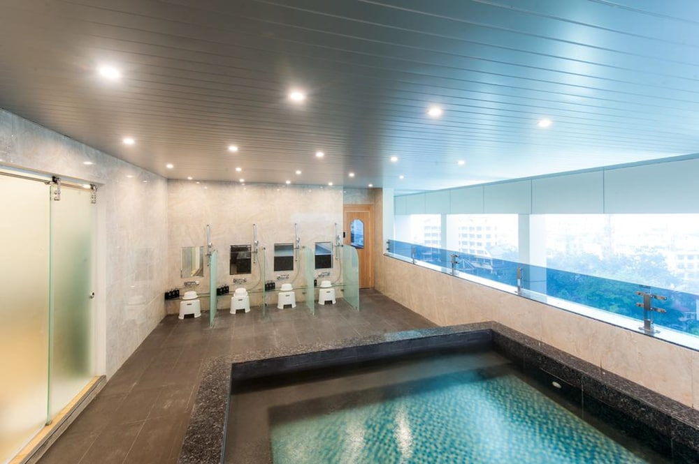 Sakura Hotel 24/40