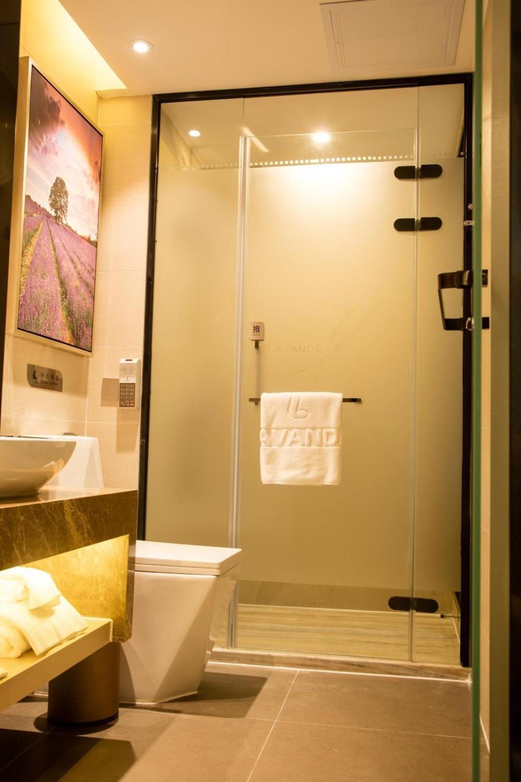 Lavande Hotels Shenzhen North Railway Station Bantian Metro Station 40/51