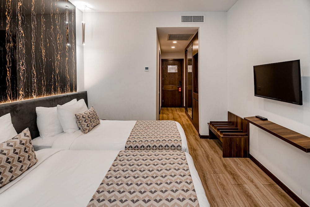 Standard, Twin Beds