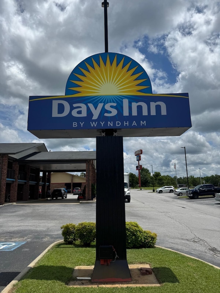 Days Inn by Wyndham Clanton, AL 35/40