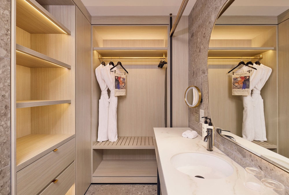 Hotel Indigo Melbourne Little Collins by IHG 45/48
