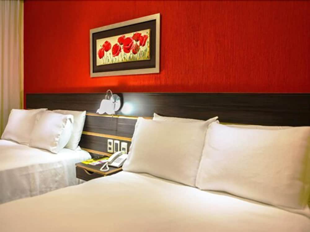 MARAMBAIA HOTEL 20/66