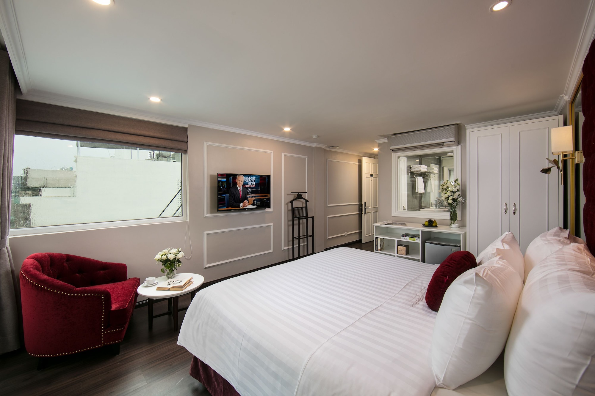 Junior Suite, King Bed, City View